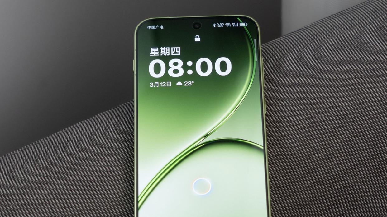 一加小屏旗舰大跳水，跑分445万+7500mAH+无线充电，跌至2969元