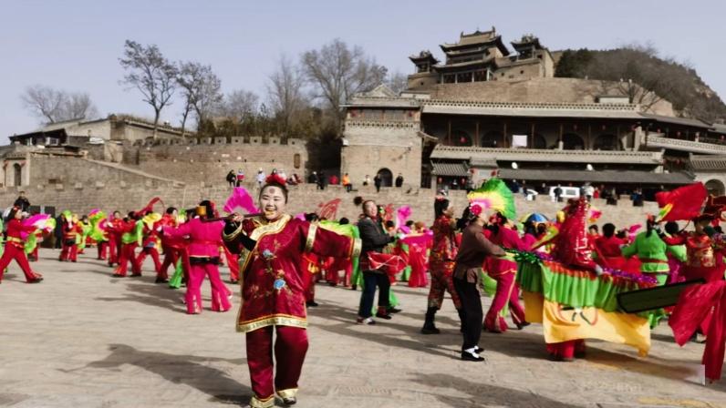 【文化旅游】碛口古镇年味浓 秧歌展演引客来