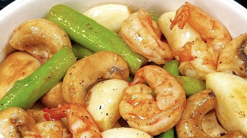 口蘑爆虾仁：家常锅气里藏不住的“鲜”气炸弹