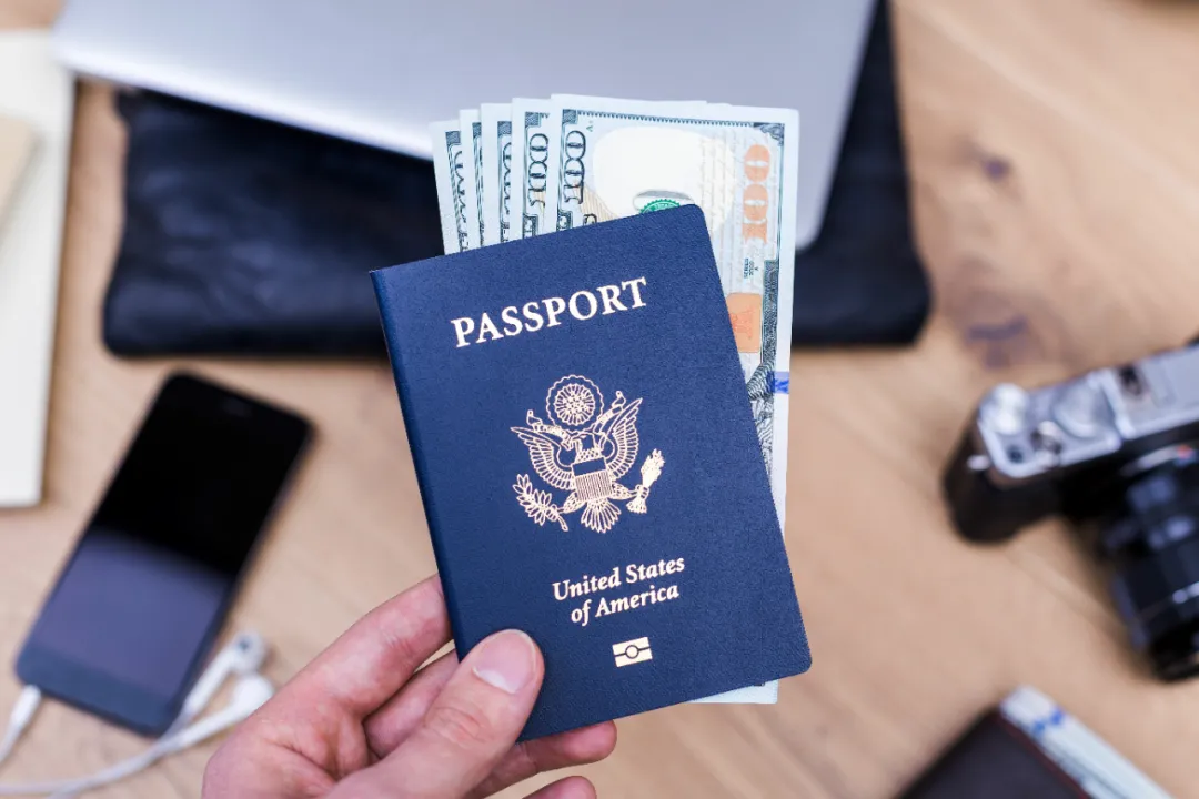 美国入籍申请数据：越来越多绿卡持有者选择“准备好再出发”……