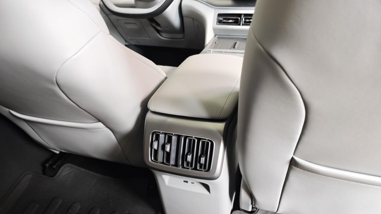 宋Ultra EV实车体验：这配置这价格，完胜燃油车！