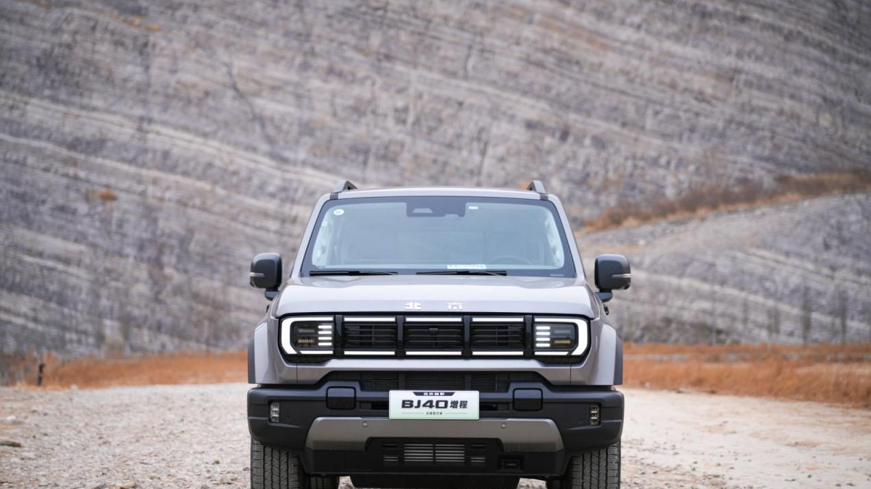 开新能源硬派越野，双系统保障让你彻底告别“趴窝焦虑”