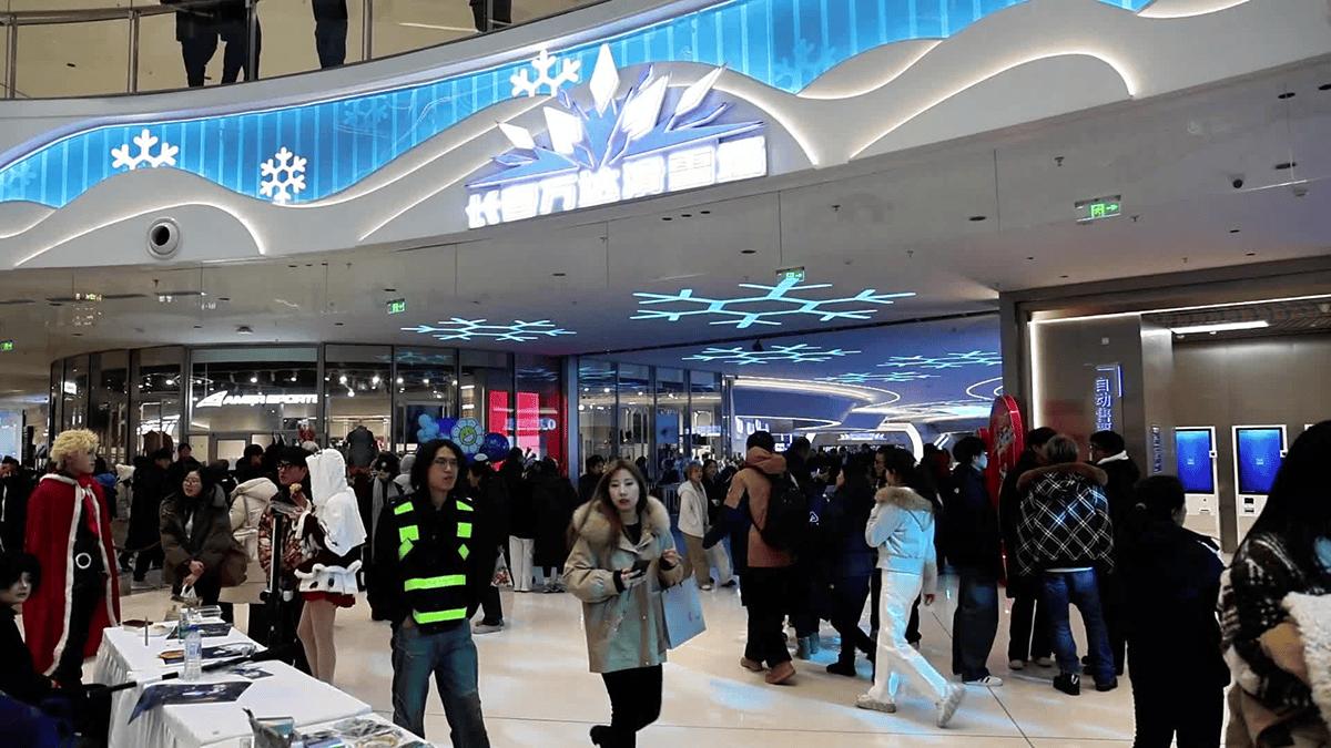 冬季玩雪到吉林 青春助力大冬会 大学生冰雪文旅“五进”推介活动走进长春万达茂