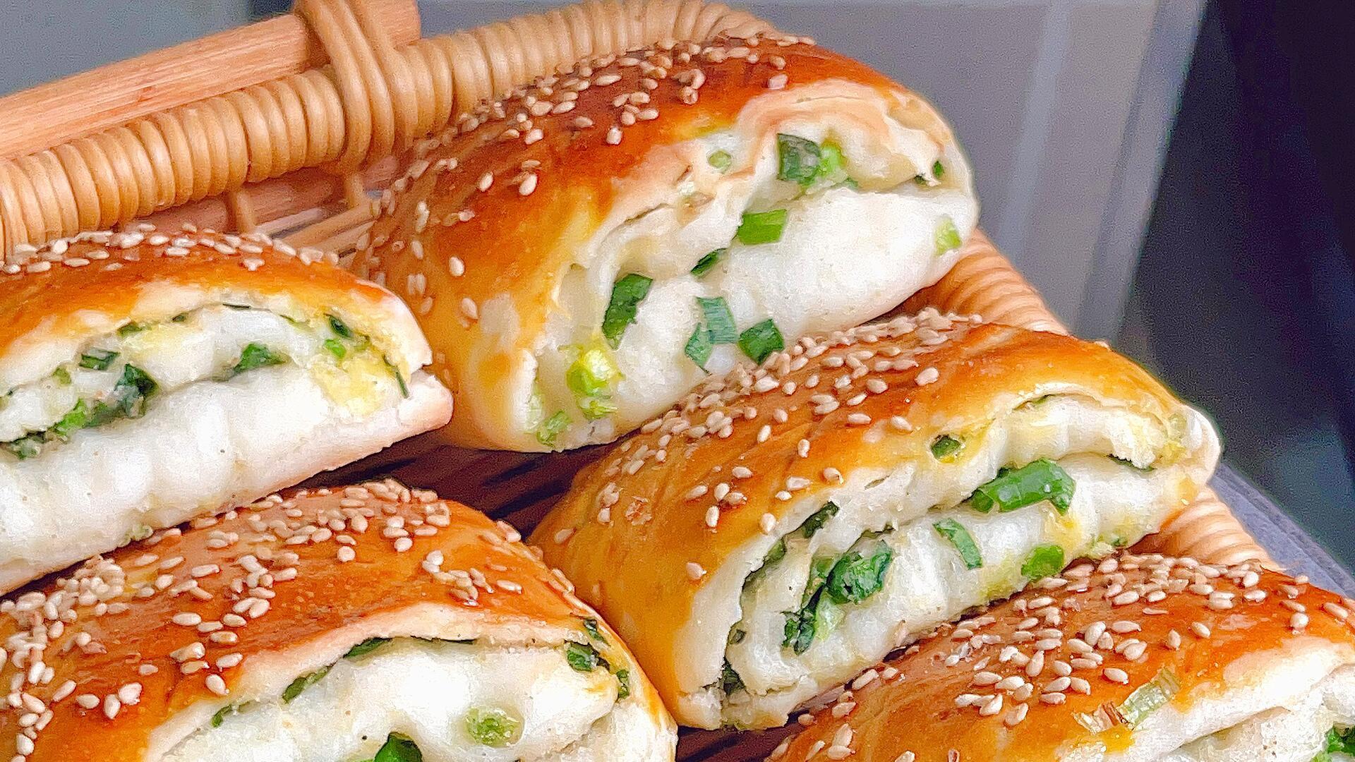 椒盐葱花烤饼：外酥里软，满口焦香，比面包还诱人的家常面点