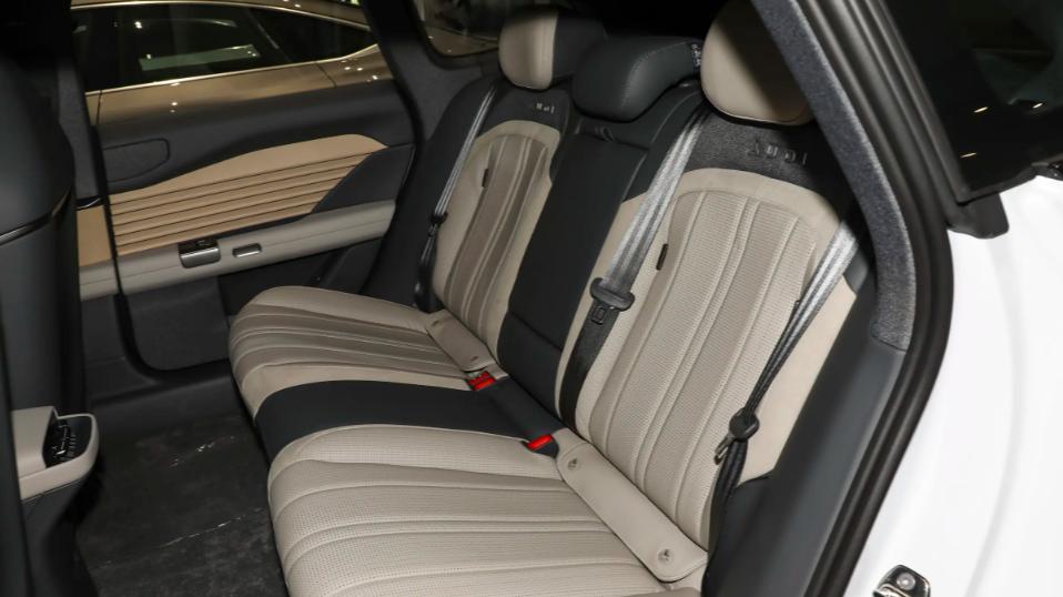 四个圈真的有那么重要吗？奥迪E5 Sportback敢于突破，年轻人看过来