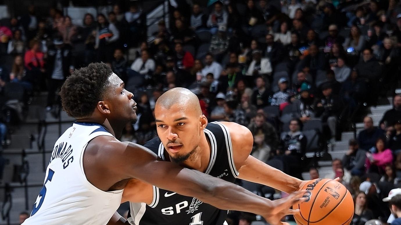 拒绝25分大逆转，避免被三杀！文班39分9板，华子空砍55分创新高