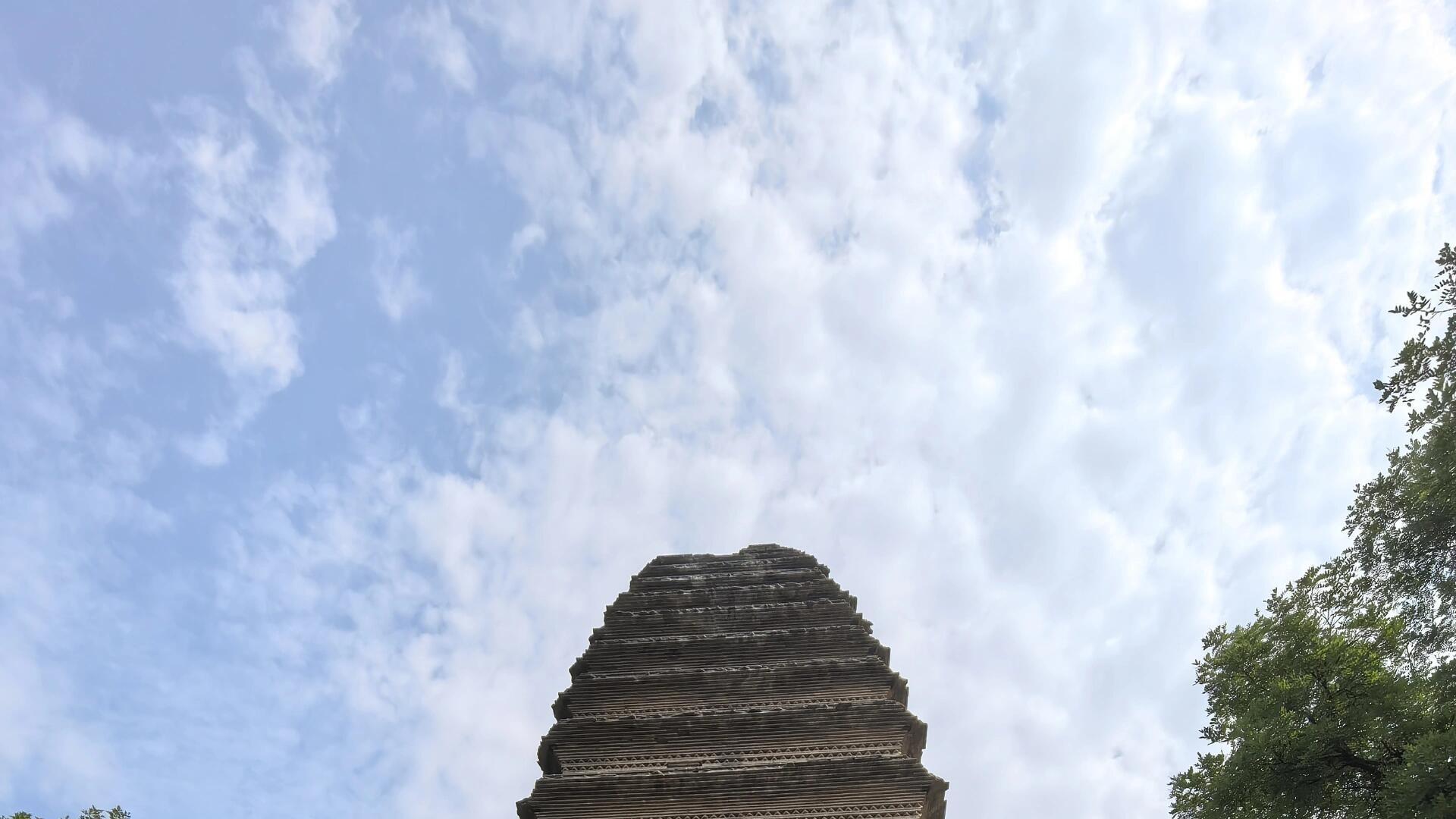 塔顶没了、塔身裂了，这座唐塔凭什么活到今天？