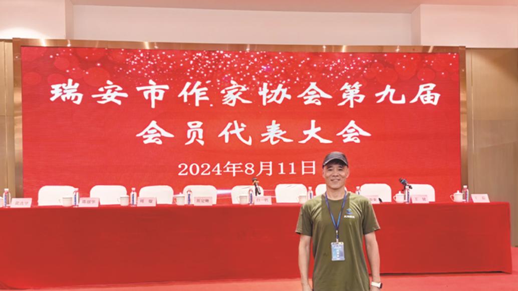 诗歌于我，是一种对话——阮忠涛诗集《把名字写进黄昏》由百家文艺出版社出版