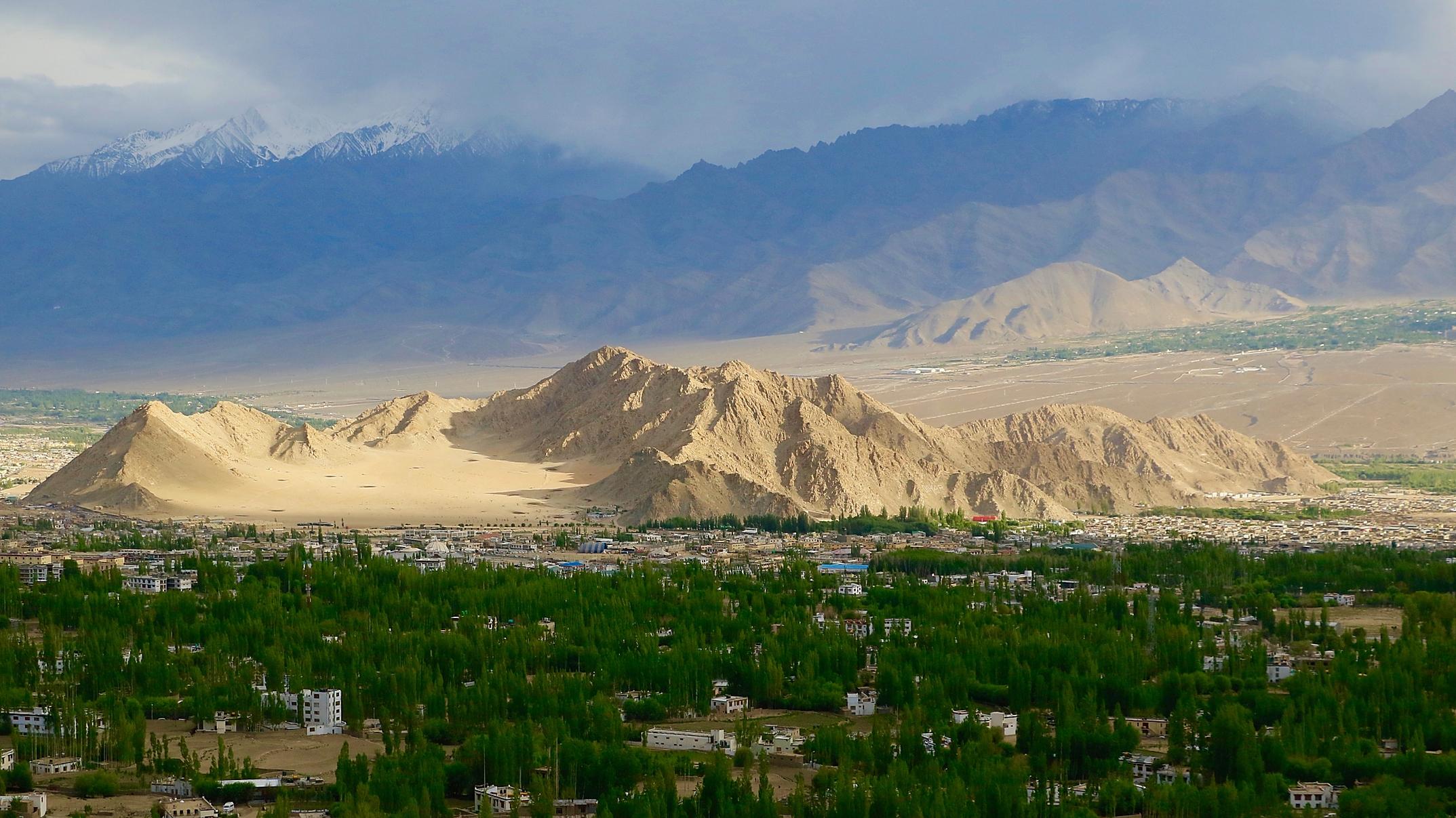 我国最年轻的县“岑岭县”在新疆诞生，面积比两个上海还要大