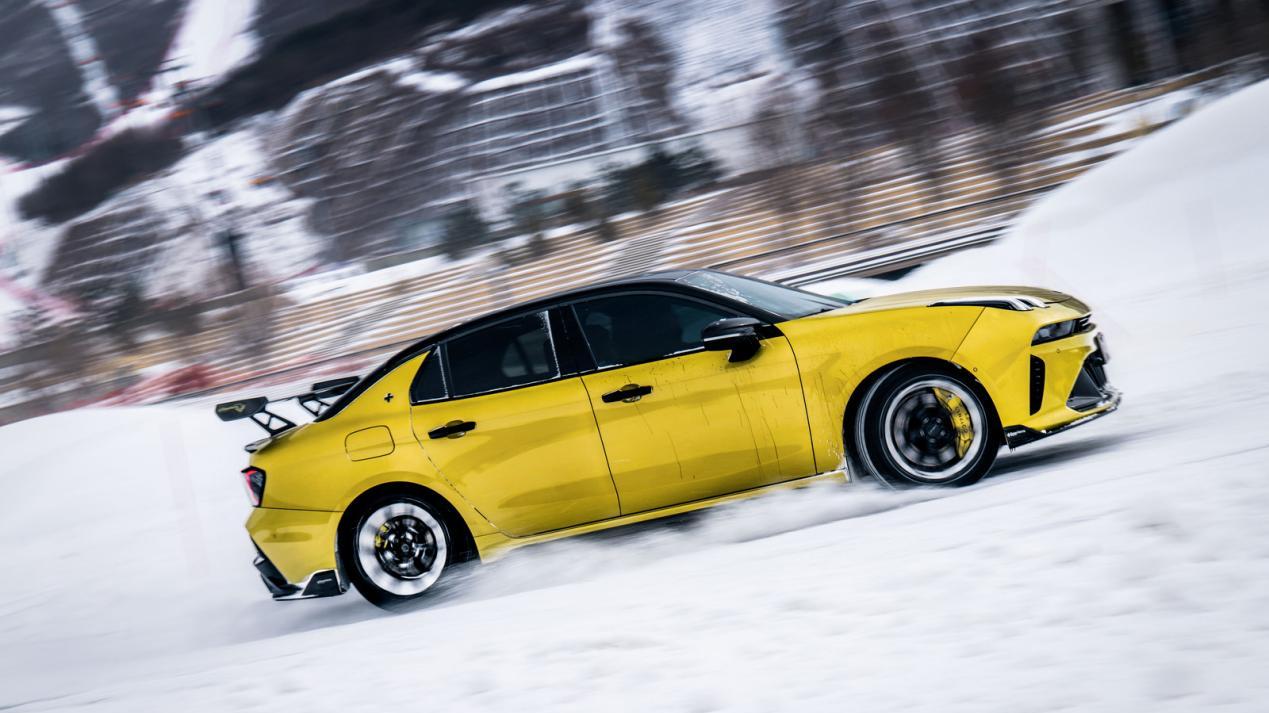 10.38万起解锁冬日惊喜，领克03性能家族闪耀崇礼雪场