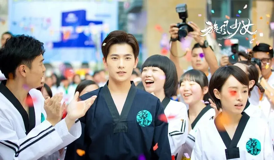 胡冰卿、杨洋主演青春热血偶像剧《旋风少女》微博话题阅读量超30个亿！