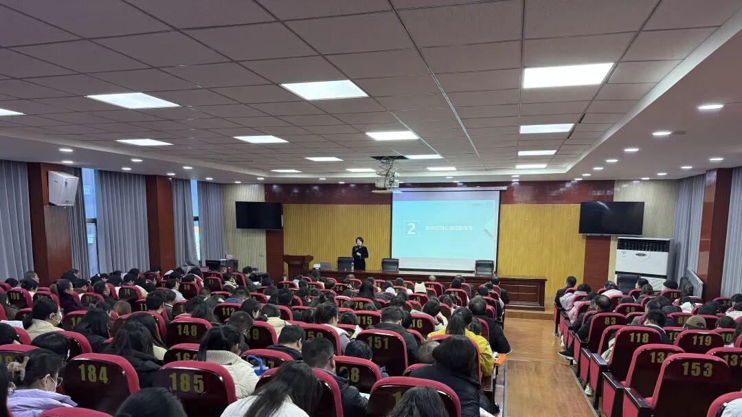 潘新凌青少年心理专家：校园心理问题的识别与初步干预