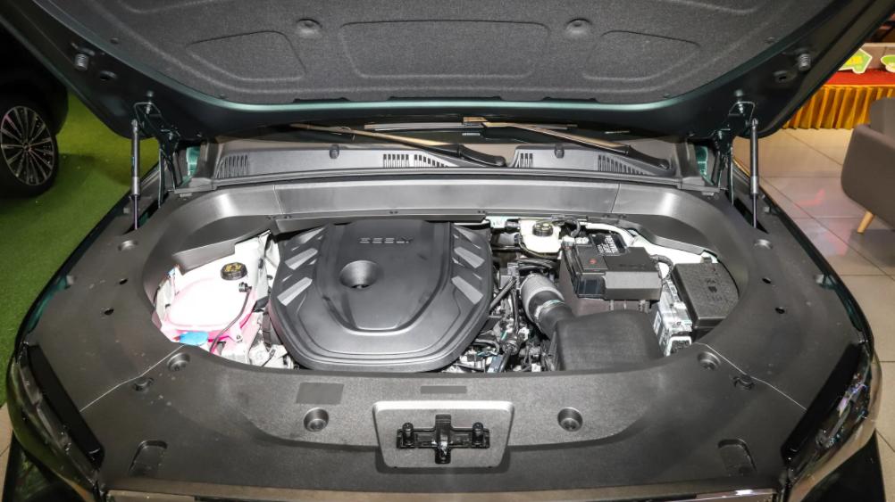 26款吉利星越L配2.0T引擎，还有8AT变速箱加持，起售价仅15.87万