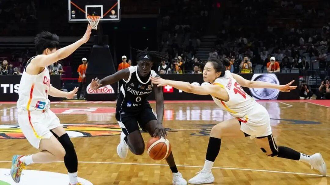 战胜南苏丹女篮不到12小时！中国女篮收3好4坏消息，宫鲁鸣摊牌