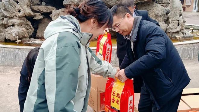 岁启丙午 福暖师心——运城市彰康中学董事会春节福利暖心发放