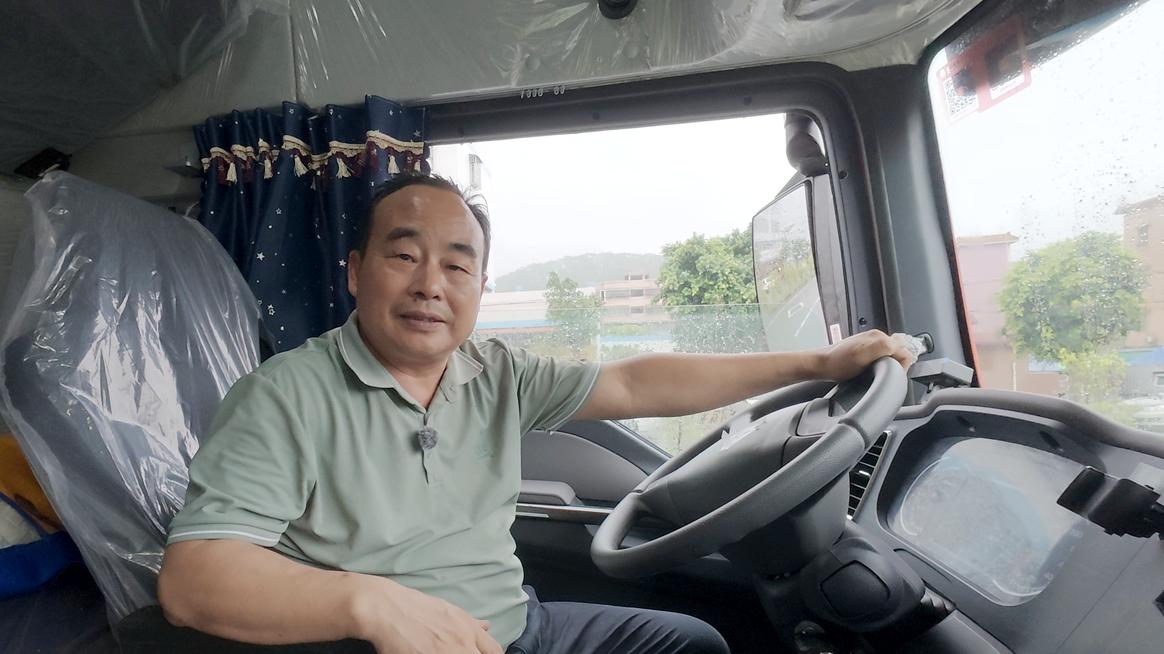 杨师傅的最强港口车，低油耗高可靠更舒适的豪沃TX7