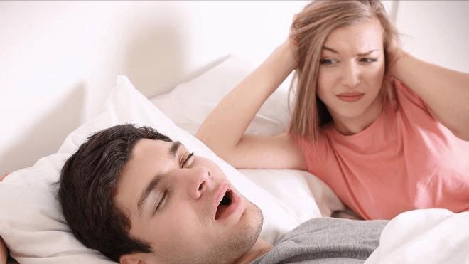 鼾声如雷，并非好眠，当心睡眠中的健康杀手！