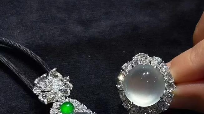 别再乱买腾冲老坑翡翠！万福荣祥教你 3 招辨真假，避免交智商税