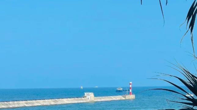 奇石迎浪，松风绕岭！朝夕光影里品读冠头岭滨海画卷