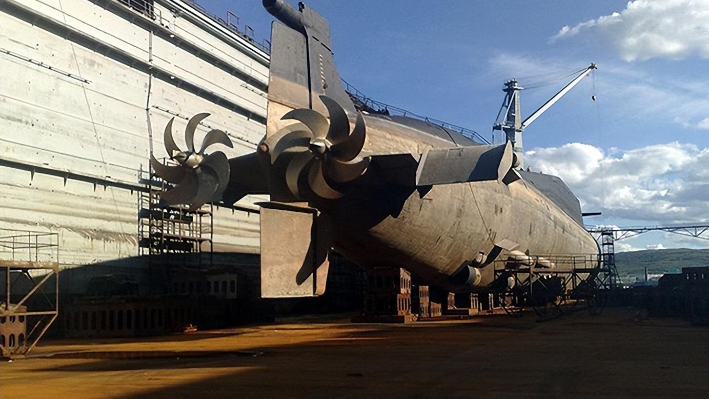 一片两片三四片，五片六片七八片，船用螺旋桨叶片数为何不相同？