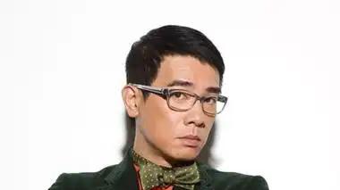 陈小春178cm不算矮，可每次合照都被应采儿抢镜，这状态谁看得出她生过俩娃？