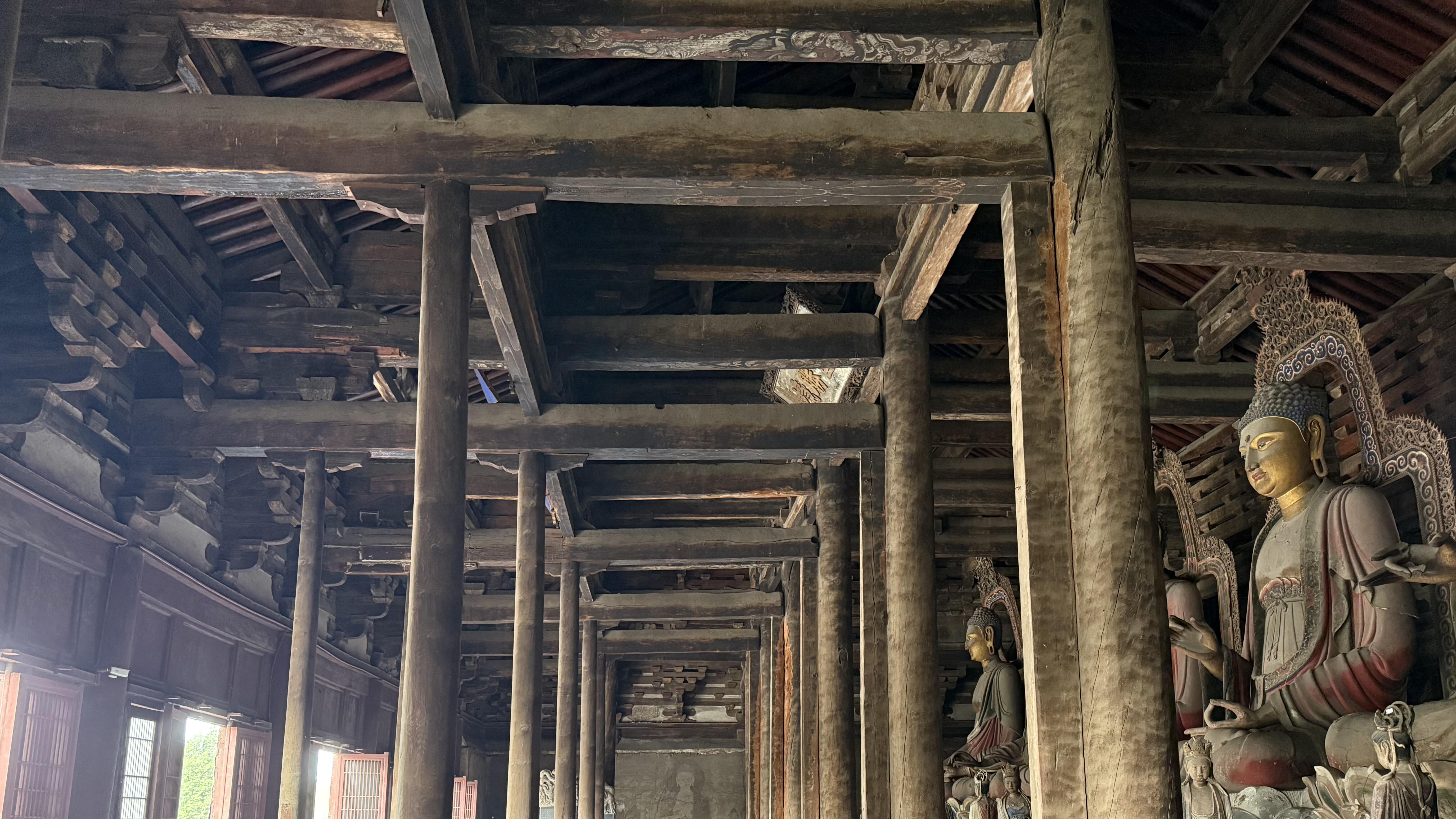 比宋构雄浑，比明构大气，辽代殿堂独有的建筑气质