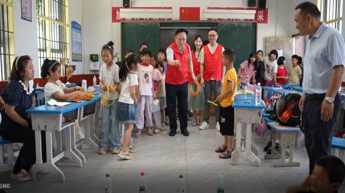 衡阳市实验中学“艺术童伴”支教队温暖的一天