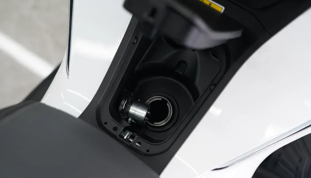 试驾朋友的鸿350GS后，我破防了！23999元就能享受成这样了？