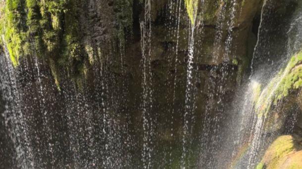 一肩挑两坝，一江携两溪，这里是三峡人家