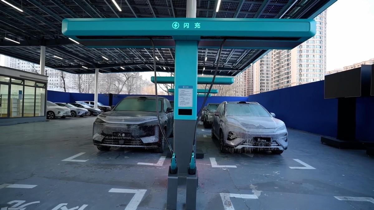 比亚迪动真格不讲虚的，直接拼基建！26天5000座闪充站上线