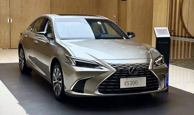 雷克萨斯ES丨曾经的加价王现在仅需19.9万？真假