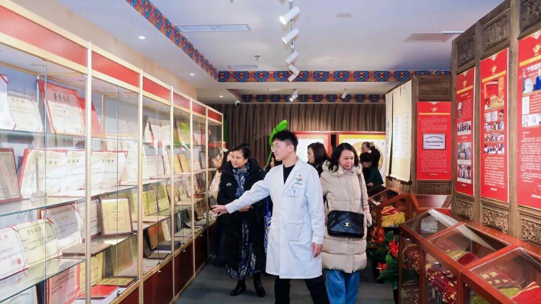 服饰文化与瑶医智慧交融，工会主席王志愿进行主题演讲