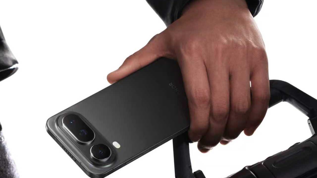 继续碰瓷？看完荣耀Magic8 Pro Air真机，这下网友绷不住了！