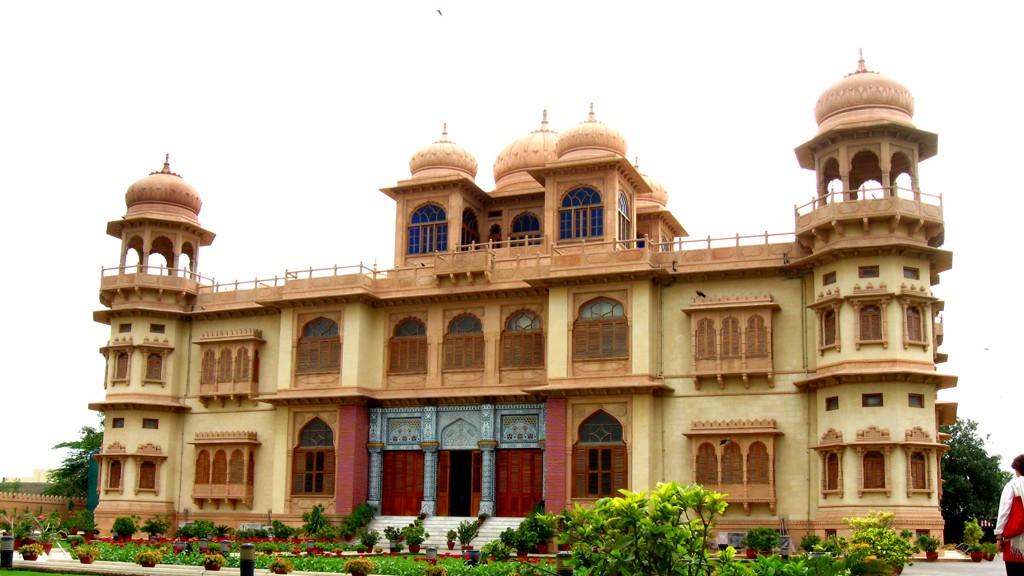 两会定调“精准施策”！2026年买房，别再死盯房价涨跌