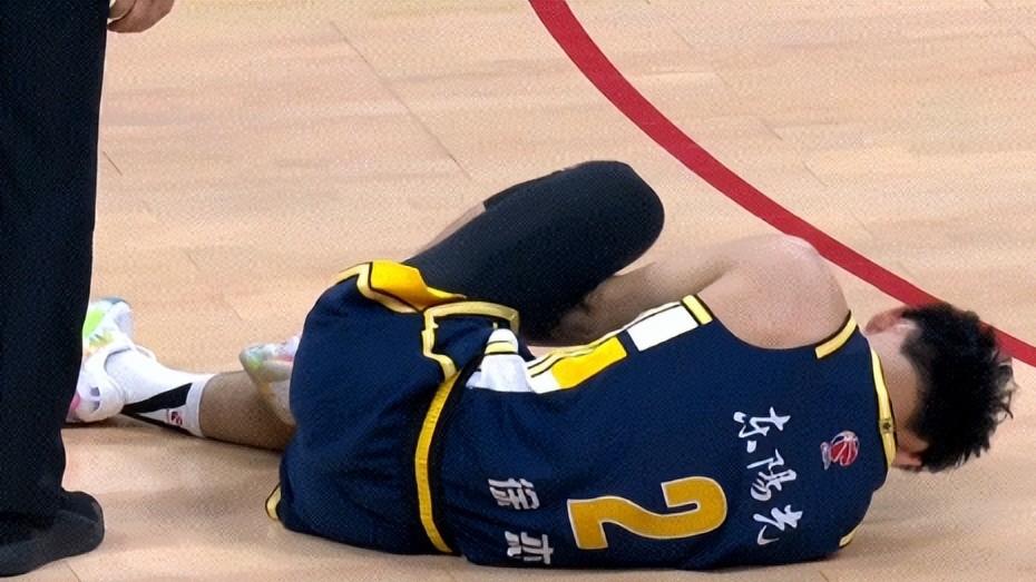 徐杰为何连续崴脚？收官战不再让他出战