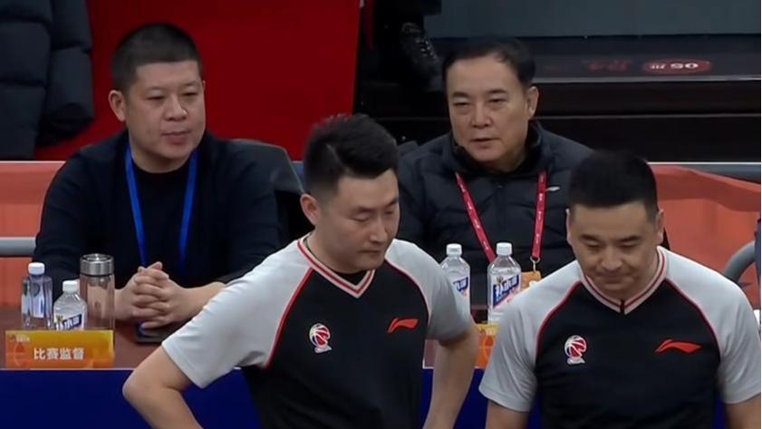 下课声到一路连胜，邱彪究竟做了哪些动作，让山东高速男篮走出来