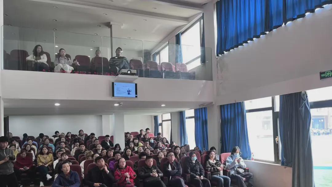 赴一场春天的约会 信阳市浉河区哈敦幼儿园2026年春季学期家长会