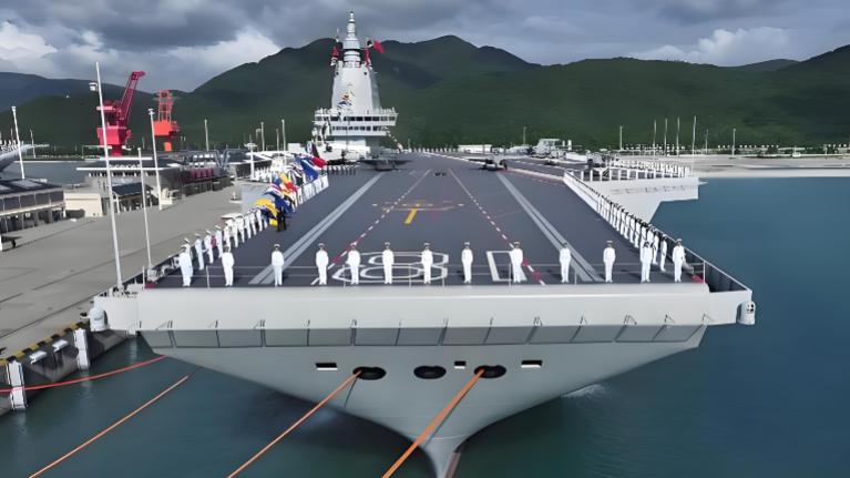 中国军舰总吨位突破300万吨，对比美军的750万吨，谁更强？