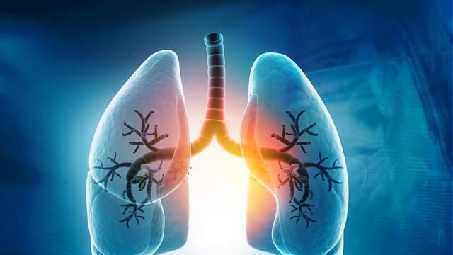 上二楼大口喘气，这不是年纪大了，慢阻肺作怪，5类人群做好预防