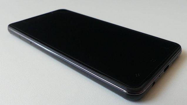 日常保护手机屏幕技巧：减少磕碰划痕，日常更耐用