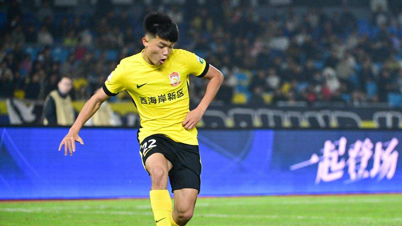 深圳截胡失败，上港队正式官宣杨希加盟，未来将挑大梁，值得期待