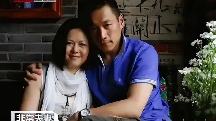 56岁丁海峰近况曝光！陪大2岁妻子抗癌不离不弃，儿女双全很幸福