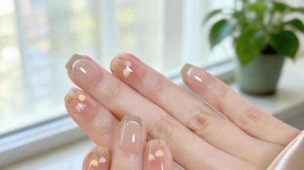 郁金香美甲适配通勤、休闲，百搭不出错