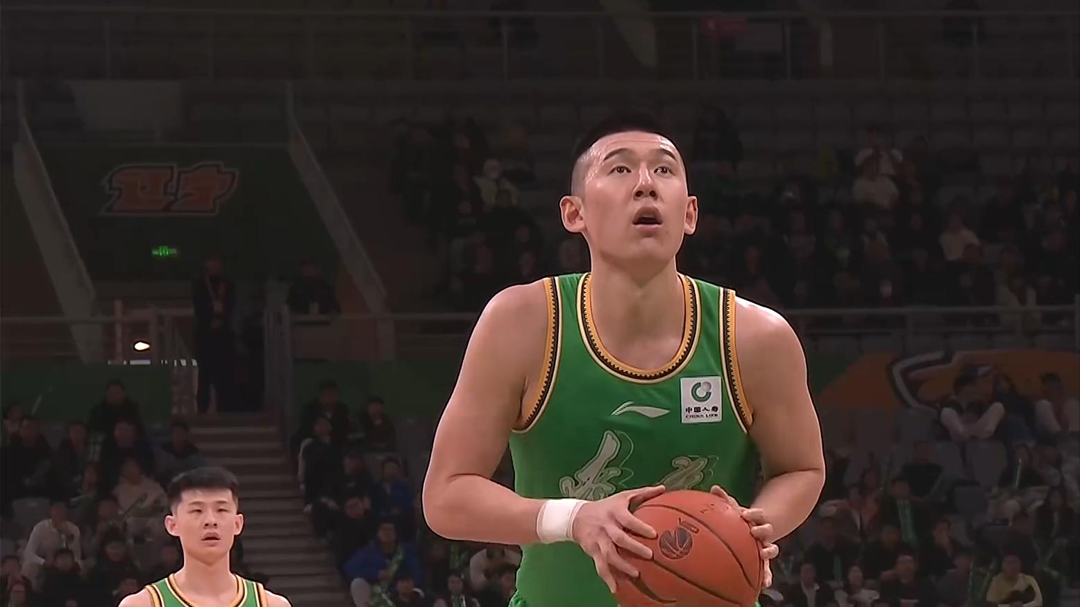 CBA：赵继伟低迷7中1，莫兰德成助攻王，贺希宁32+9碾压取胜