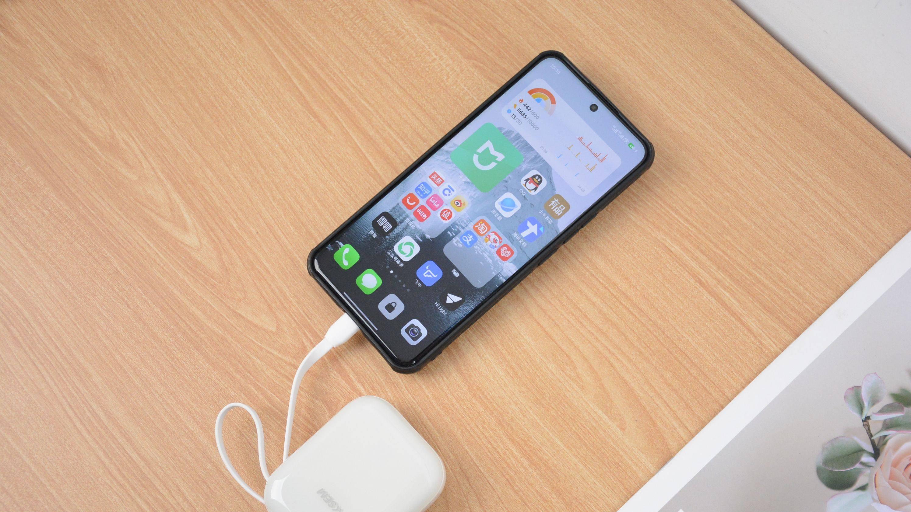 率先用上半固体电池！超小体积高功率：西圣 PB-S自带充电宝评测