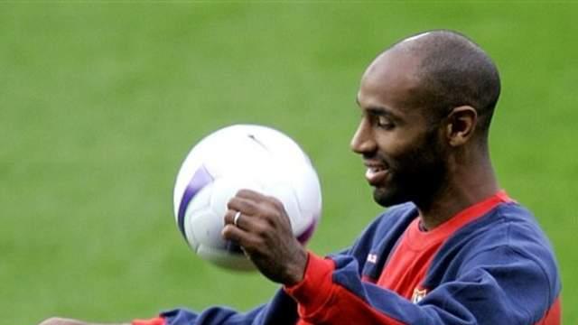 出生在欧洲的非洲足球先生，活在亨利阴影之下，却力压德罗巴加冕