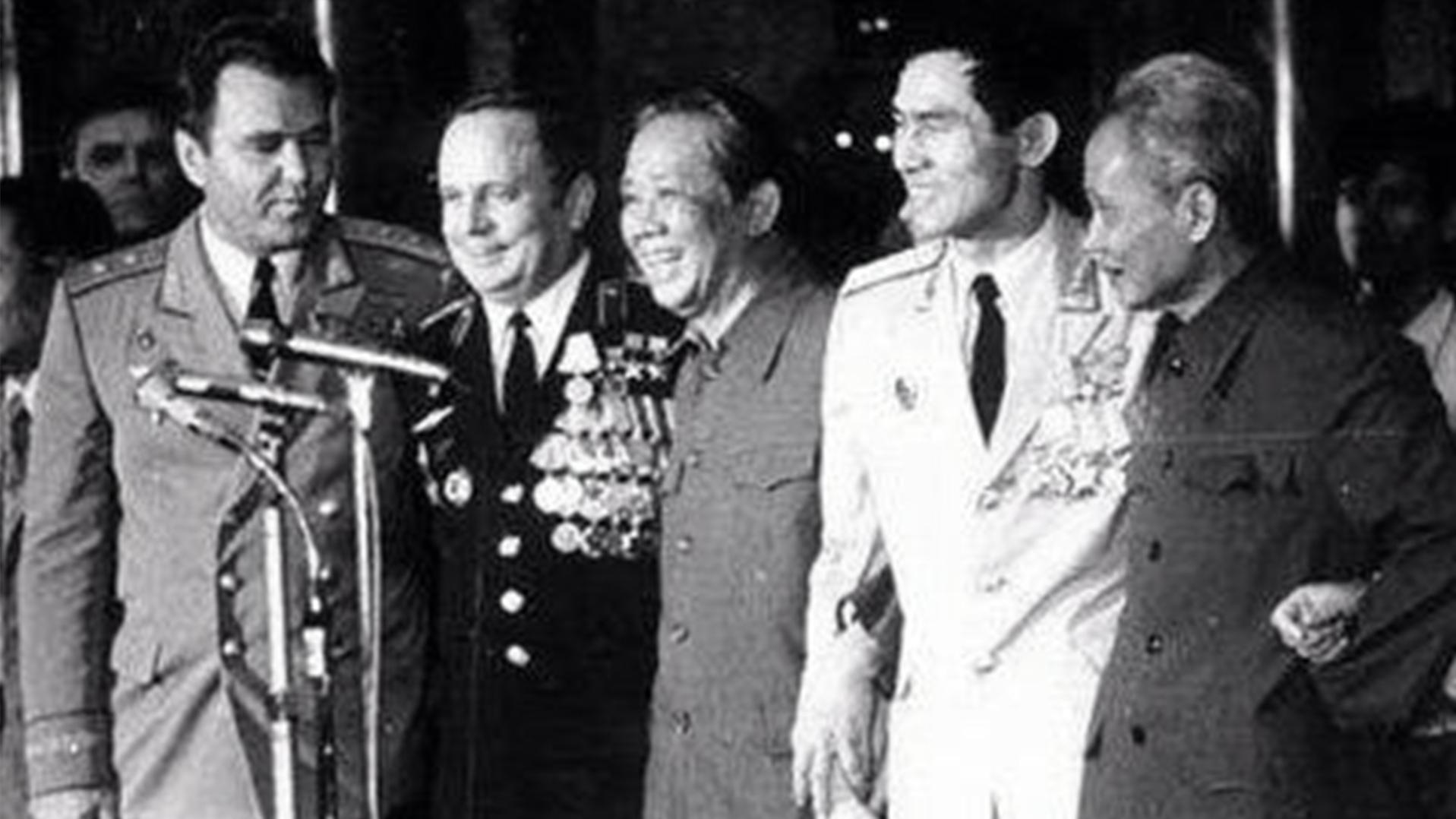 胡志明逝世举国悲痛，为何黎笋去世时，百姓脸上只有麻木？