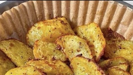 空气炸锅烤土豆：零失败炸出金黄小炸弹！