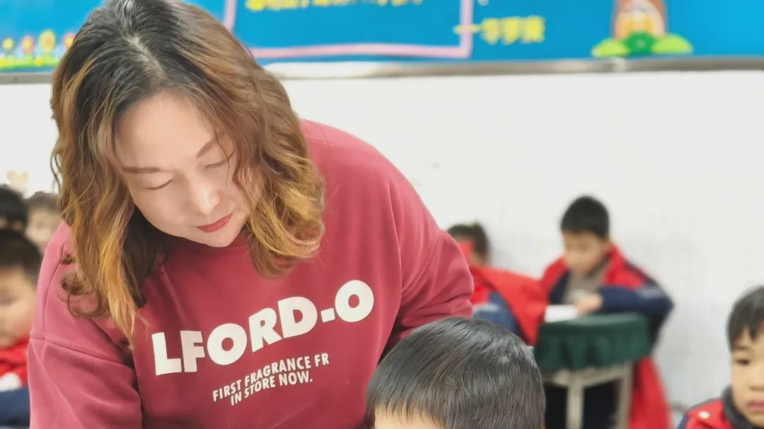 信阳市平桥区第一小学教师李慧：守三尺讲台 育桃李芬芳