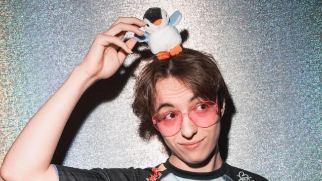 Faker 刷新 EWC 击杀纪录！Uzi 与 Dandy 并列 S 赛 19 杀天花板